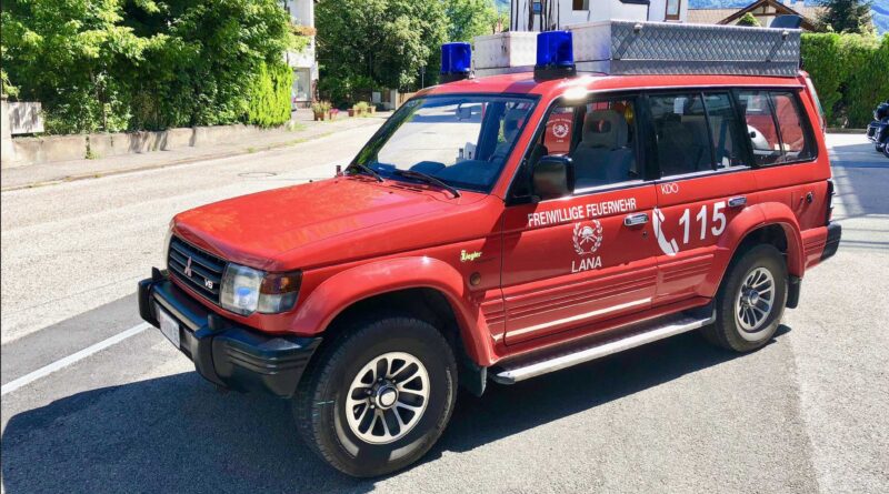 Geländewagen Mitsubishi Pajero V6 steht zum Verkauf – Freiwillige